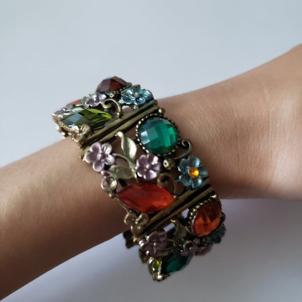 Fashion Cuff Bangle Bracelet Mulitcoloured Stones with Floral Design